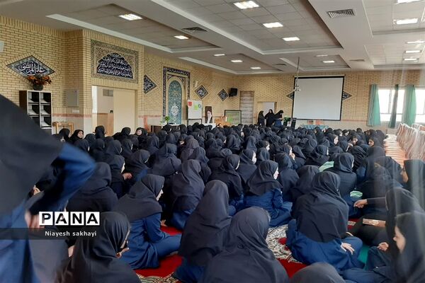 مراسم عزاداری شهادت امام صادق(ع) در مدرسه شاهد شهرستان ورامین