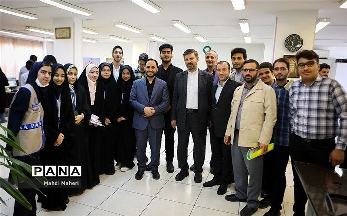 حضور دانش‌آموز خبرنگاران پانا شهرستان‌های استان تهران، در دیدار سخنگوی دولت با دانش‌آموز خبرنگاران