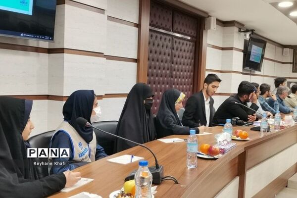 حضور دانش‌آموزان خبرنگار پانا شهرستان‌های استان‌تهران در نشست هم‌اندیشی با سخنگوی دولت