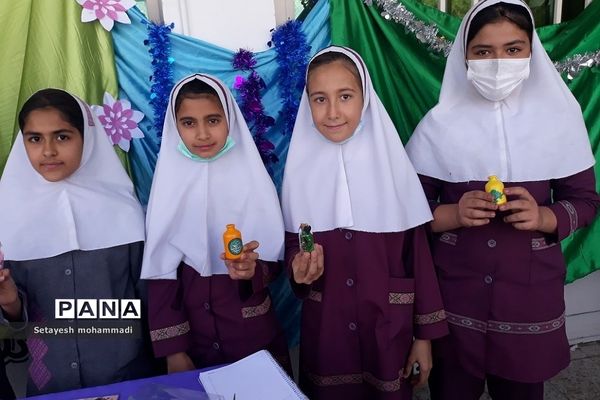 قدردانی از دانش‌آموزان برتر و فعال در مدارس رودهن