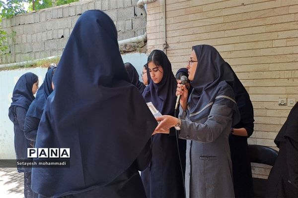 قدردانی از دانش‌آموزان برتر و فعال در مدارس رودهن