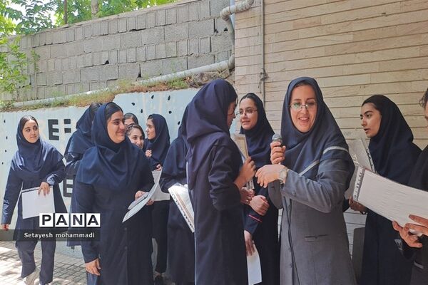 قدردانی از دانش‌آموزان برتر و فعال در مدارس رودهن
