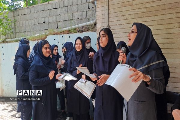 قدردانی از دانش‌آموزان برتر و فعال در مدارس رودهن