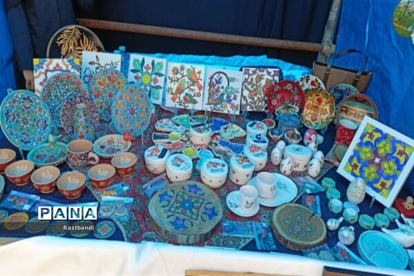 افتتاح نمایشگاه دست‌سازه‌های دانش‌آموزی هنرستان سمیه منطقه ۱۳