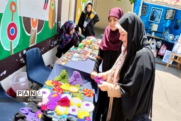 افتتاح نمایشگاه دست‌سازه‌های دانش‌آموزی هنرستان سمیه منطقه ۱۳