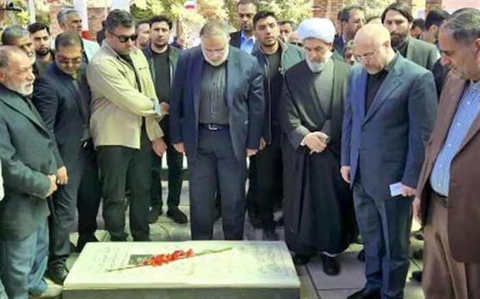 قالیباف به مقام شهدای شهرستان بوئین‌زهرا ادای احترام کرد