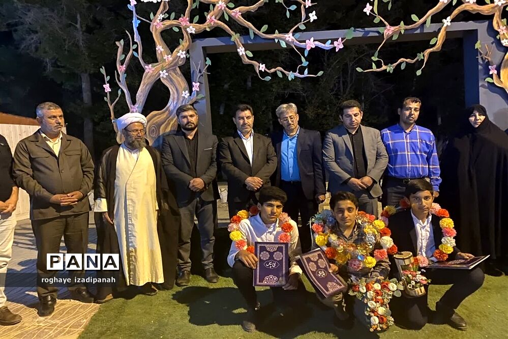 استقبال از دانش‌آموزان هراتی برگزیده در مسابقات قرآن، عترت و نماز استانی