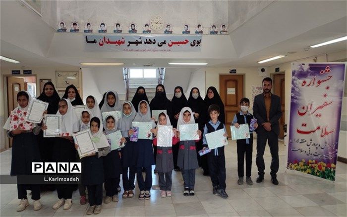 تجلیل از برگزیدگان جشنواره سفیران سلامت منطقه لاران