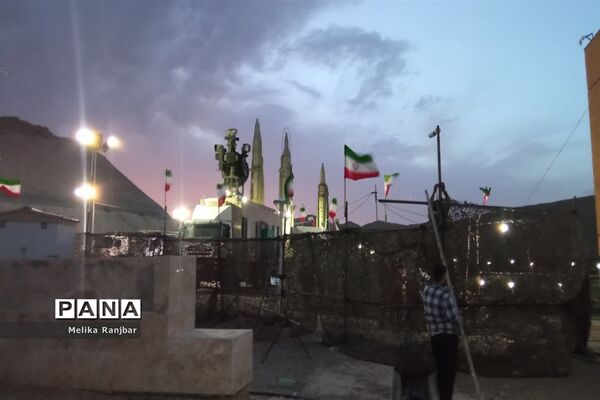 بازدید جوانان و نوجوانان از نمایشگاه «آسمان اقتدار» در قم