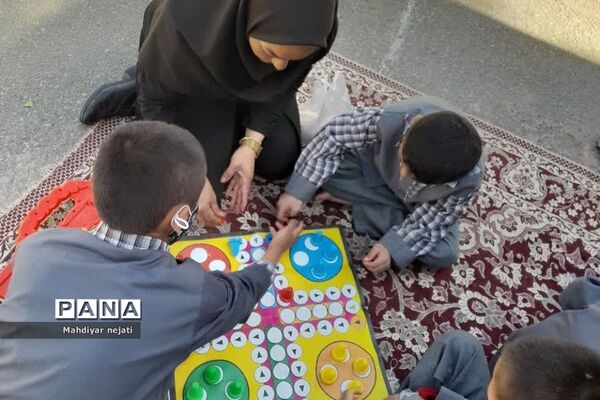 یک روز شاد و بدون کیف و کتاب در دبستان شهدای هفتم تیر رودهن