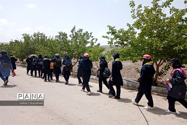 حضور‌ 700 دانش‌آموز ناحیه هفت مشهد مقدس در برنامه کوهپیمایی