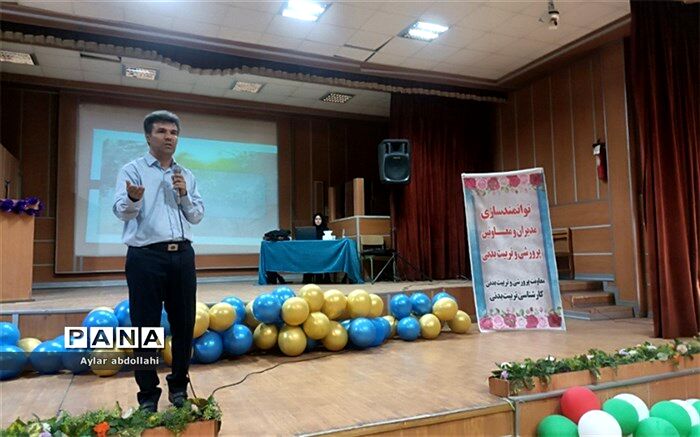 جلسه آموزش توانمند‌سازی در شهر‌ستان قرچک‌/ فیلم
