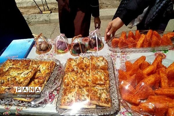 برگزاری جشنواره نوجوان خوارزمی محور بازارچه درآموزشگاه شرافت اسلامشهر