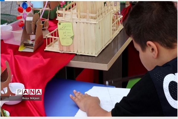 نمایشگاه آثار هنری دانش‌آموزان بهارستانی