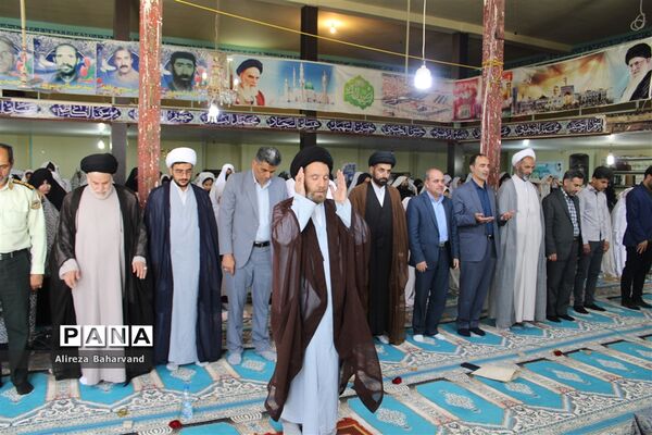 برگزاری نماز جماعت ویژه دانش‌آموزان دختر