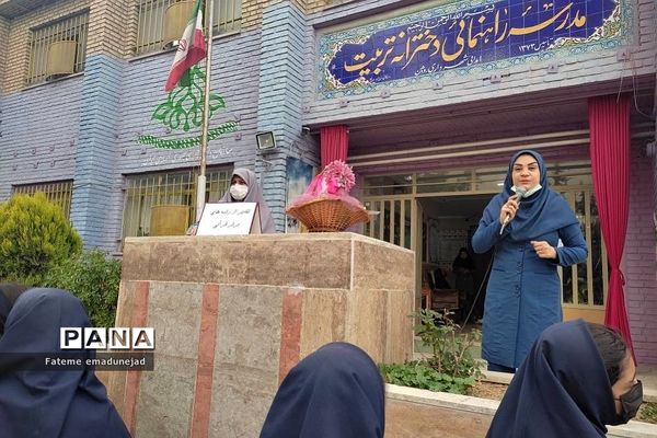 تقدیر از دانش‌آموزان برتر در مدارس رودهن در آخرین روزهای سال تحصیلی