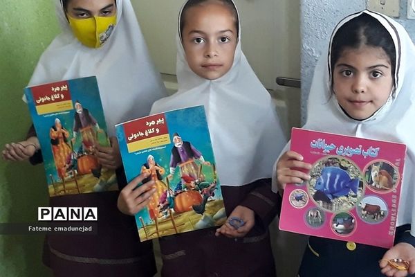 تقدیر از دانش‌آموزان برتر در مدارس رودهن در آخرین روزهای سال تحصیلی