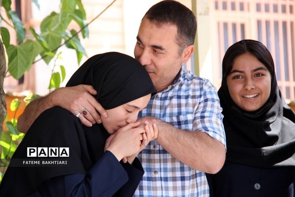 جشن روز دختر در دبیرستان حضرت زینب(س) ناحیه یک شهرری