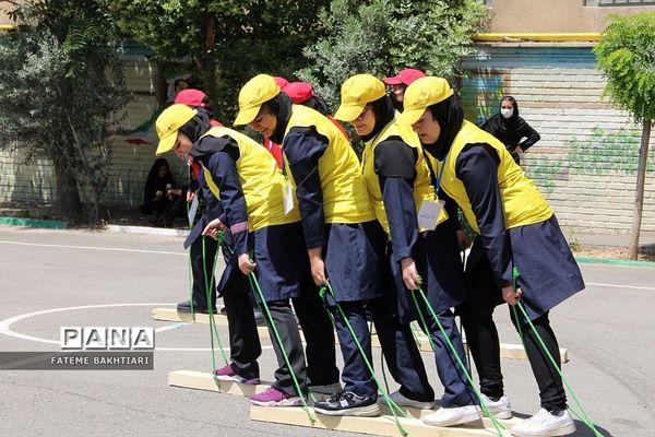 جشن روز دختر در دبیرستان حضرت زینب(س) ناحیه یک شهرری
