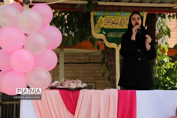 جشن روز دختر در دبیرستان حضرت زینب(س) ناحیه یک شهرری