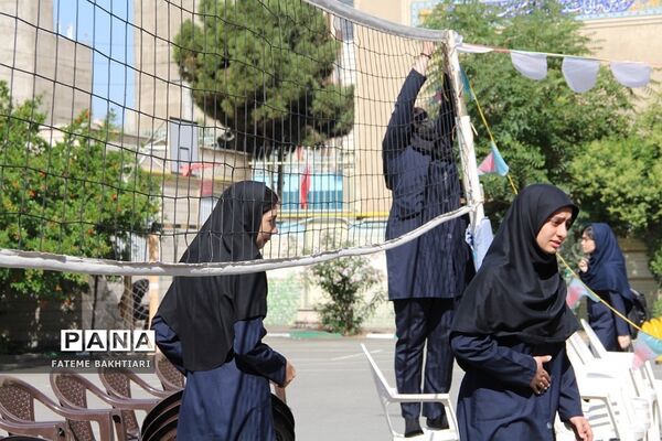 جشن روز دختر در دبیرستان حضرت زینب(س) ناحیه یک شهرری