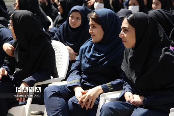جشن روز دختر در دبیرستان حضرت زینب(س) ناحیه یک شهرری