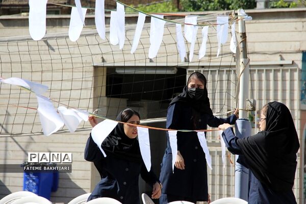 جشن روز دختر در دبیرستان حضرت زینب(س) ناحیه یک شهرری