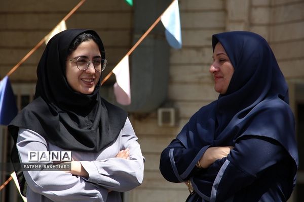 جشن روز دختر در دبیرستان حضرت زینب(س) ناحیه یک شهرری