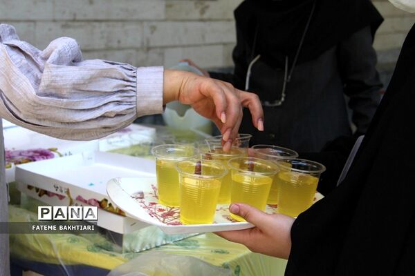 جشن روز دختر در دبیرستان حضرت زینب(س) ناحیه یک شهرری
