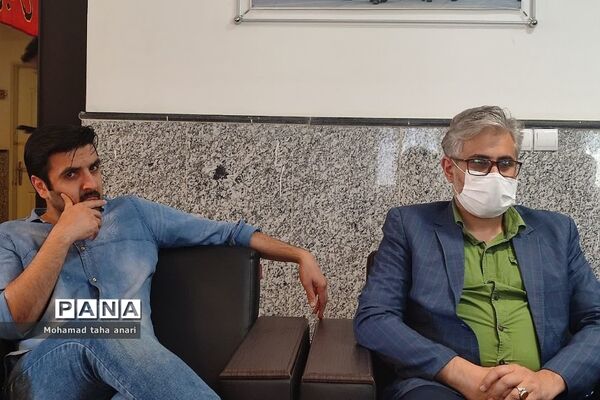دیدار هم‌اندیشی شورای بسیج فرهنگیان و دانش‌آموزی با فرمانده حوزه مقاومت رودهن