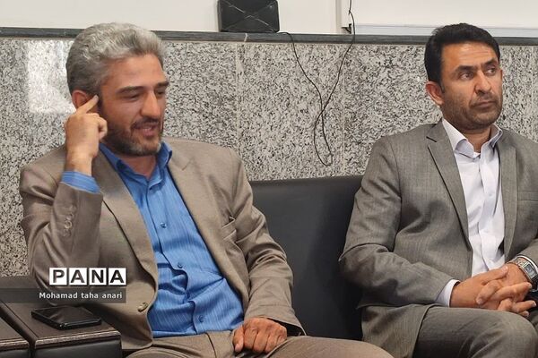 دیدار هم‌اندیشی شورای بسیج فرهنگیان و دانش‌آموزی با فرمانده حوزه مقاومت رودهن