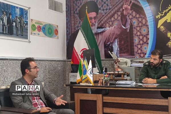 دیدار هم‌اندیشی شورای بسیج فرهنگیان و دانش‌آموزی با فرمانده حوزه مقاومت رودهن