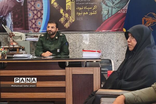 دیدار هم‌اندیشی شورای بسیج فرهنگیان و دانش‌آموزی با فرمانده حوزه مقاومت رودهن