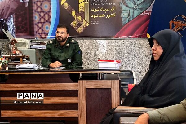 دیدار هم‌اندیشی شورای بسیج فرهنگیان و دانش‌آموزی با فرمانده حوزه مقاومت رودهن