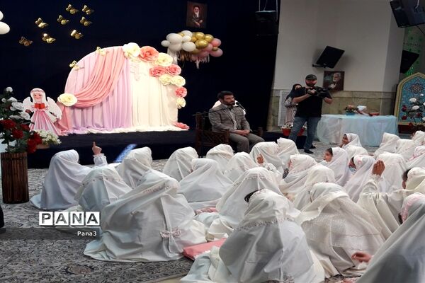 مراسم جشن تکلیف دانش‌آموزان دبستان دخترانه رازی منطقه ۳