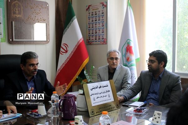 نشست هم‌اندیشی معاونان پرورشی و تربیت‌بدنی شهرستان‌ها و مناطق استان بوشهر