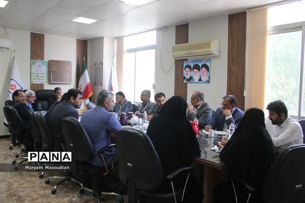 نشست هم‌اندیشی معاونان پرورشی و تربیت‌بدنی شهرستان‌ها و مناطق استان بوشهر