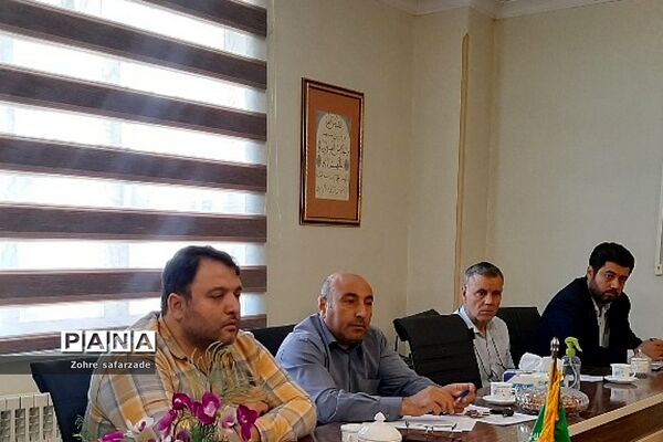 برگزاری کارگروه میزکار رتبه‌بندی معلمان در آموزش و پرورش رودهن