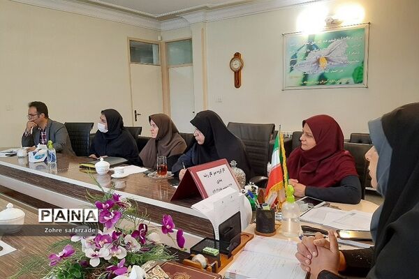 برگزاری کارگروه میزکار رتبه‌بندی معلمان در آموزش و پرورش رودهن