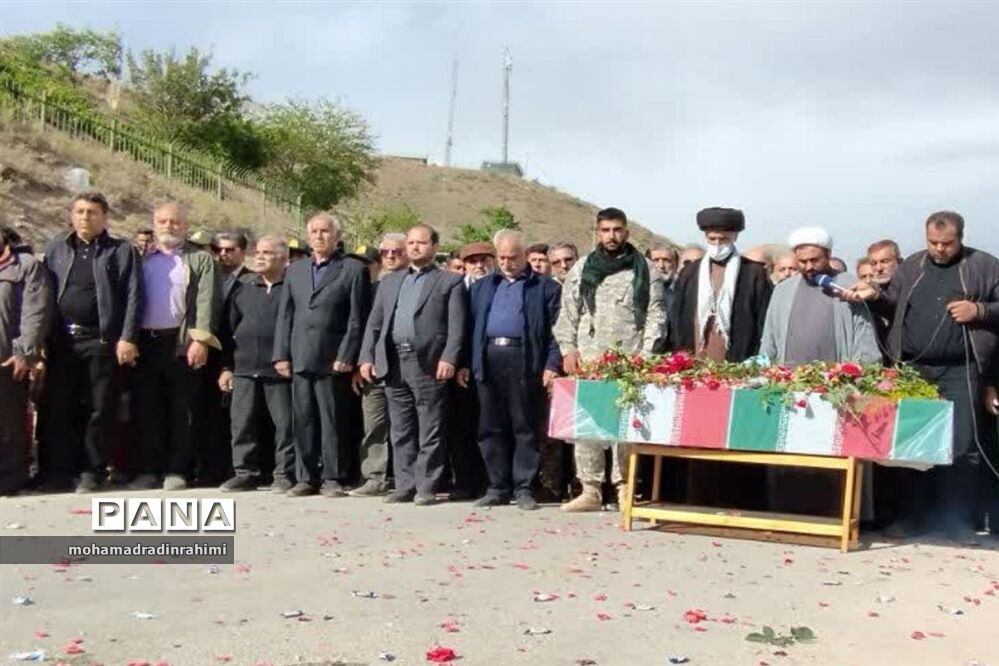 تشییع پیکر شهید گمنام در روستای انزهای شهرستان فیروزکوه