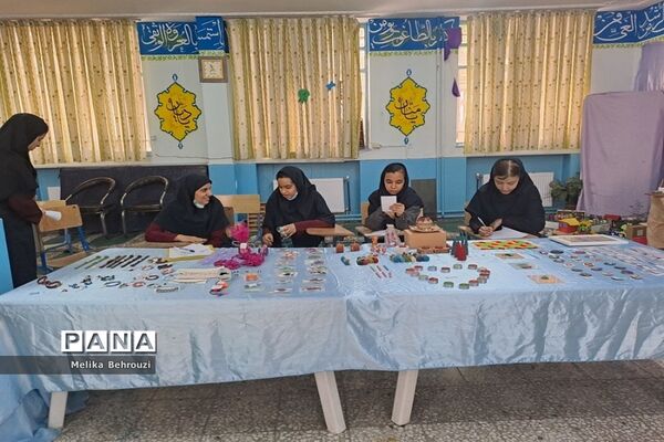 برگزاری نمایشگاه کار و فناوری  دبیرستان سیزده آبان ناحیه یک کرج