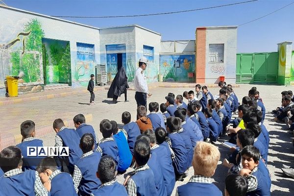 آموزش قوانین راهنمایی و رانندگی در دبستان الجواد