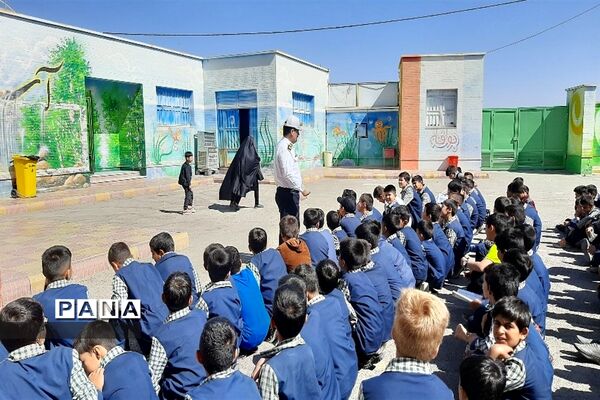 آموزش قوانین راهنمایی و رانندگی در دبستان الجواد