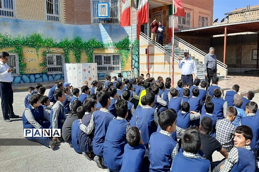 آموزش قوانین راهنمایی و رانندگی در دبستان الجواد
