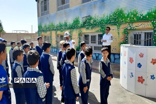 آموزش قوانین راهنمایی و رانندگی در دبستان الجواد