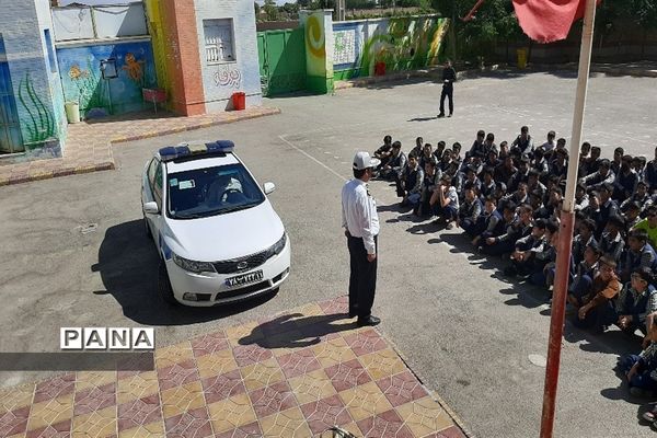 آموزش قوانین راهنمایی و رانندگی در دبستان الجواد