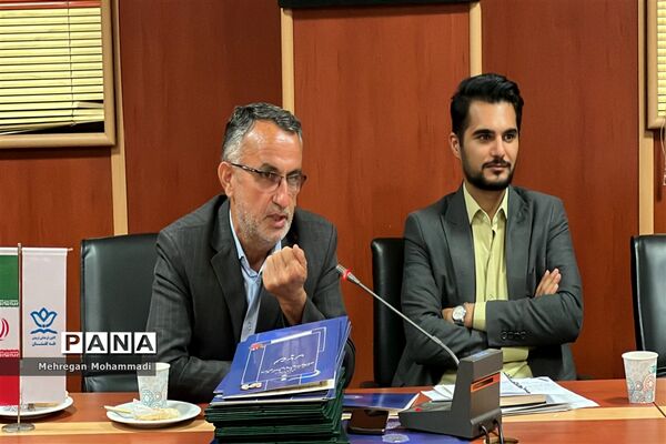 نشست صمیمانه عوامل ستادی و اجرایی جشن سالروز تاسیس سازمان دانش‌آموزی
