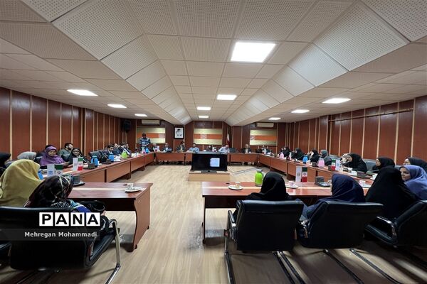 نشست صمیمانه عوامل ستادی و اجرایی جشن سالروز تاسیس سازمان دانش‌آموزی