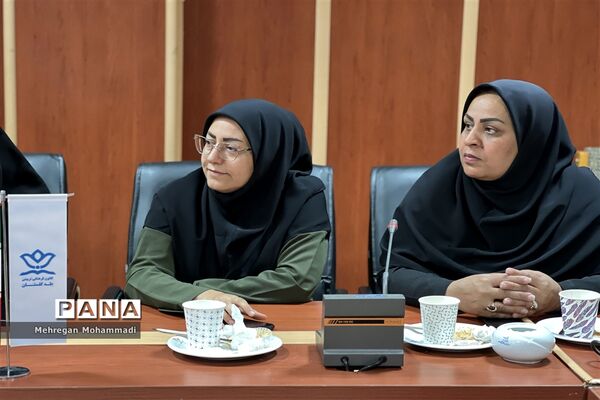 نشست صمیمانه عوامل ستادی و اجرایی جشن سالروز تاسیس سازمان دانش‌آموزی