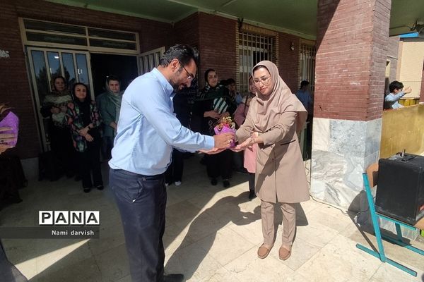 تقدیر از دانش‌آموزان و دبیران در دبیرستان امام علی(ع)۲_رودهن